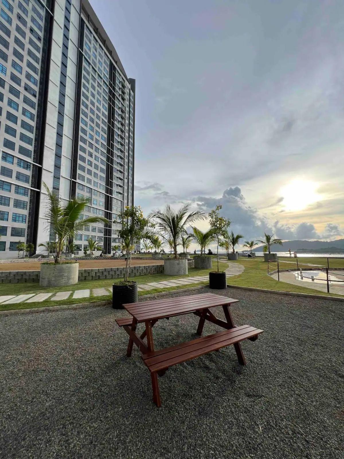 Casa Abode - Jesselton Quay Apartment